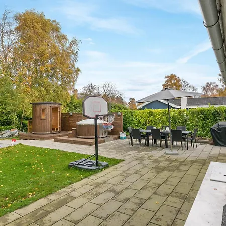 Prázdninový dům Lovely In With Sauna