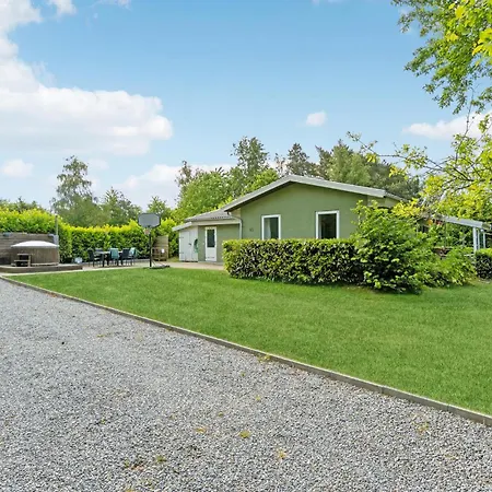 Prázdninový dům Lovely In With Sauna *